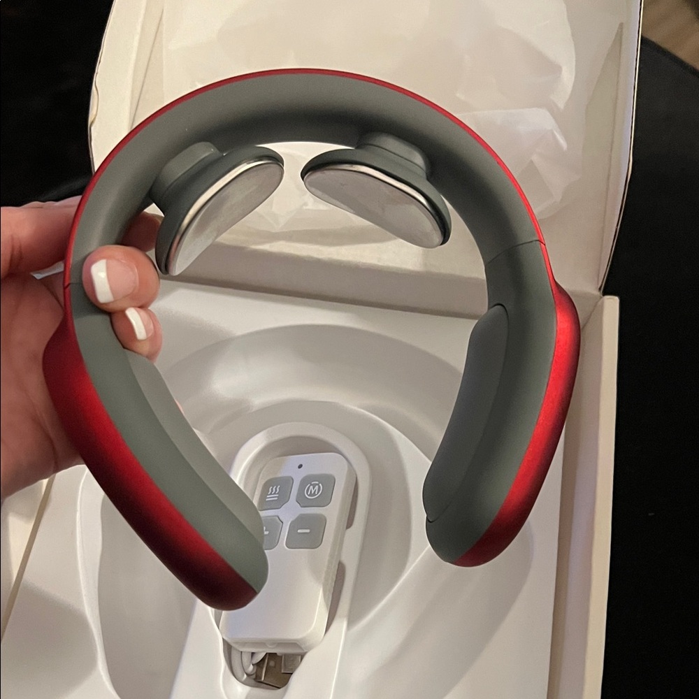 Intelligent Neck Massager USB Rechargeable w/remote in Red